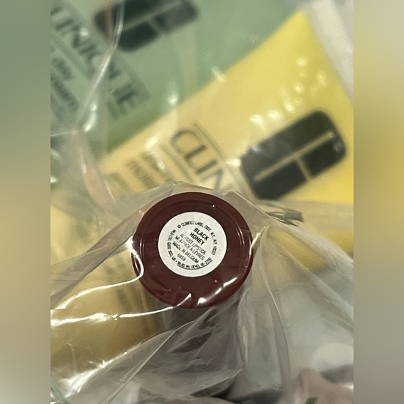 Clinique 6 piece Makeup Set with Clinique Happy - Picture 2 of 11